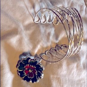 Flower stretch to fit ring and silver bracelet